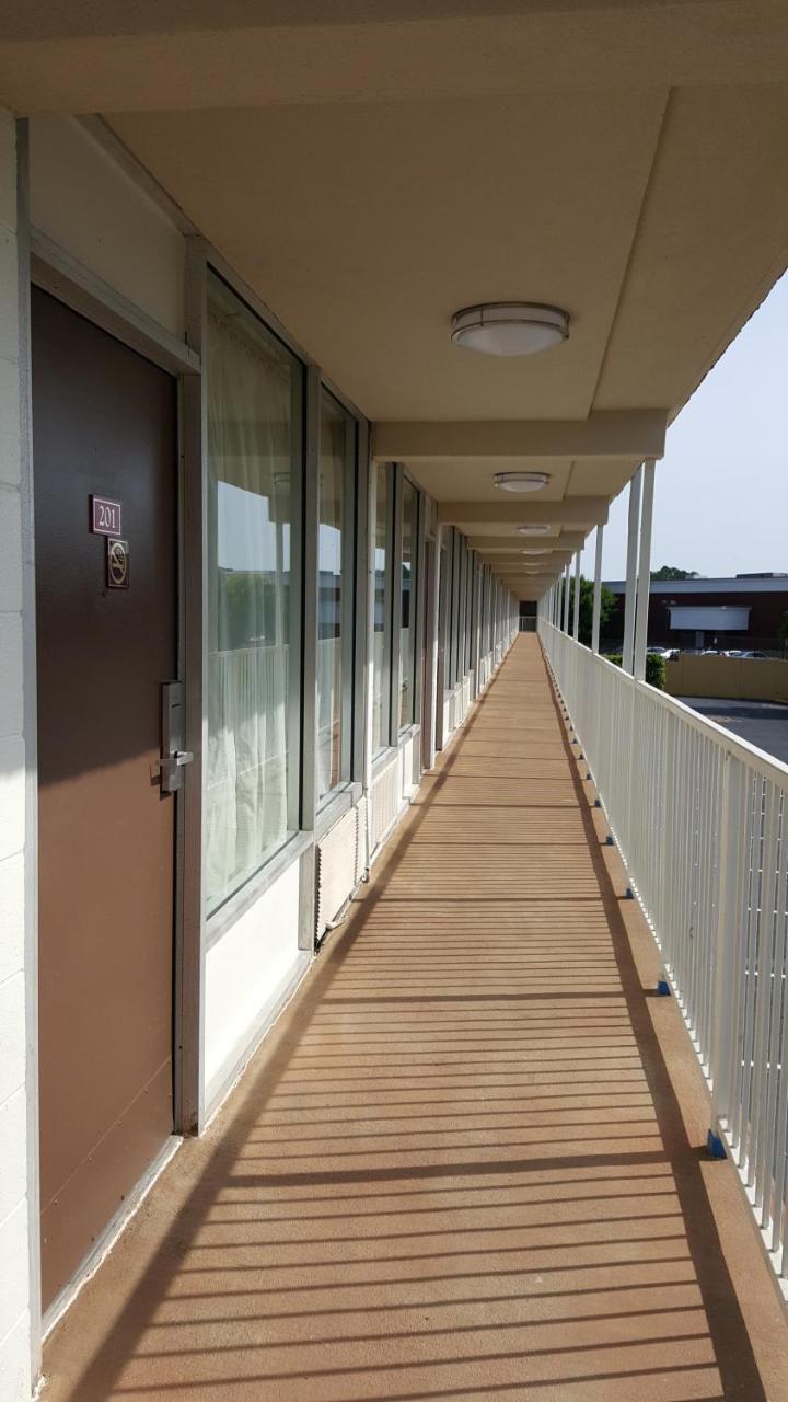 Regency Inn Richmond Dumbarton Exterior photo